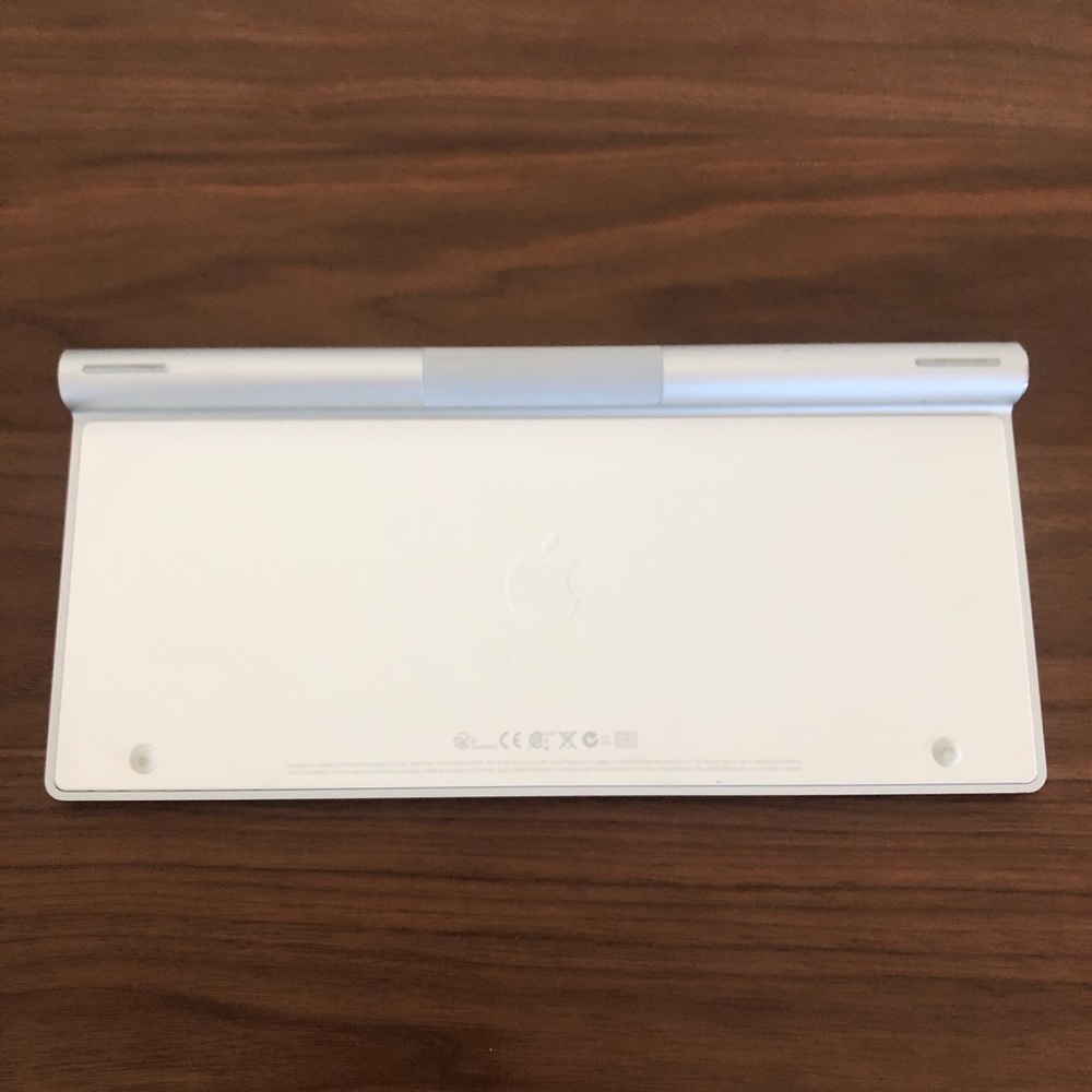 Apple Wireless Keyboard - Bluetooth compatible - Picture 2 of 3